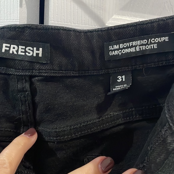 Black distressed boyfriend jeans - Picture 3 of 6